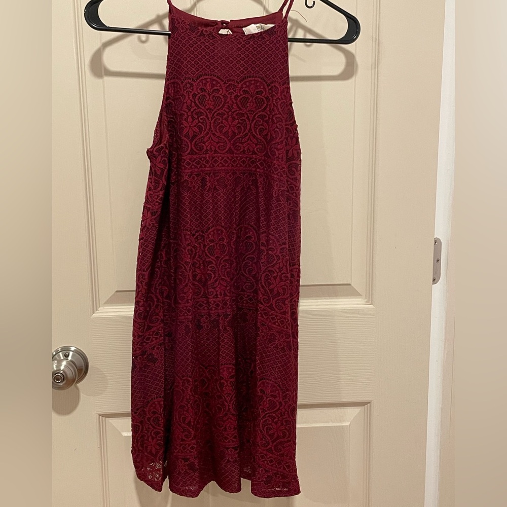 Chic Lace Maxi Dress in Deep Red